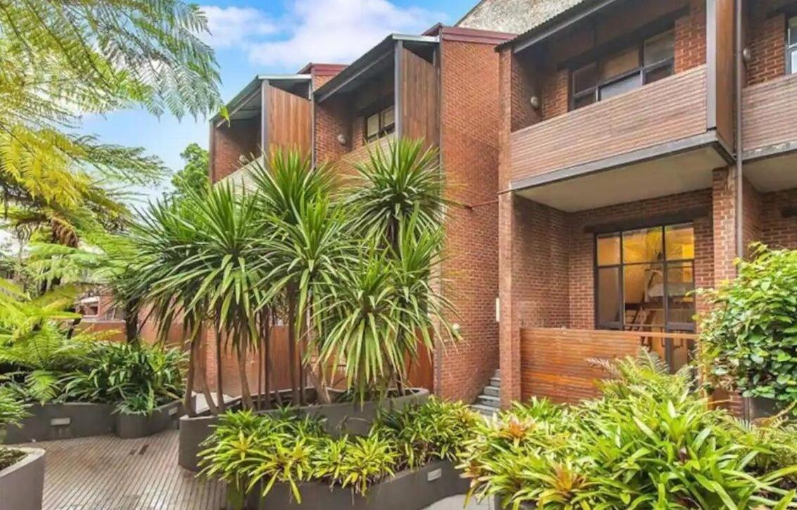 Two-level With Courtyard Sydney